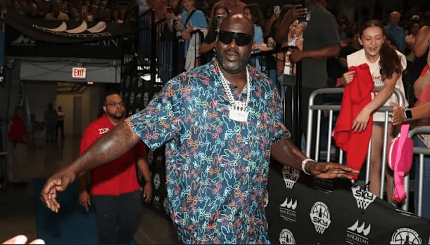 Shaq Accepts Celebrity Boxing Match